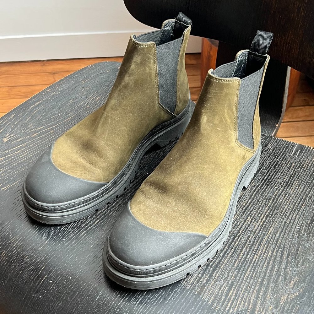WANT Les Essentiels | Wellington Nubuck Chelsea Boot